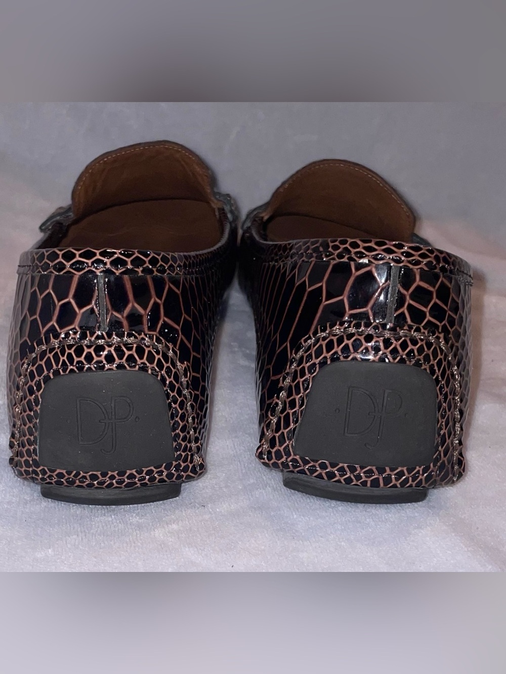 Donald J Pliner NWOT Women Size 10 Viky Brown Patent Snake Embossed Loafers Flat - Picture 5 of 13